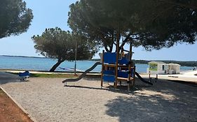 Agneza